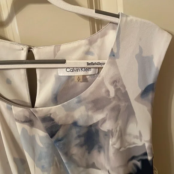 A Pretty Calvin Klein Top! - Picture 4 of 12